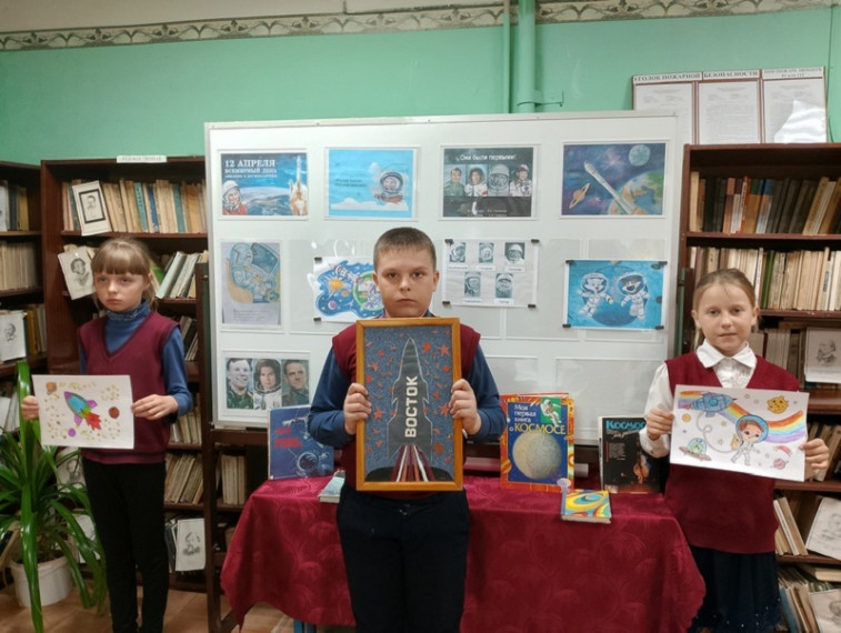 Выставка, посвященная дню Космонавтики.